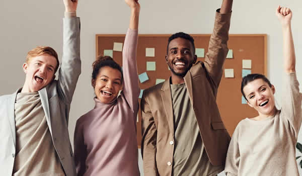 El Puente de la Empatía: Ciencia, Caridad y el Riesgo de ‘Ponerse en el Lugar del Otro’